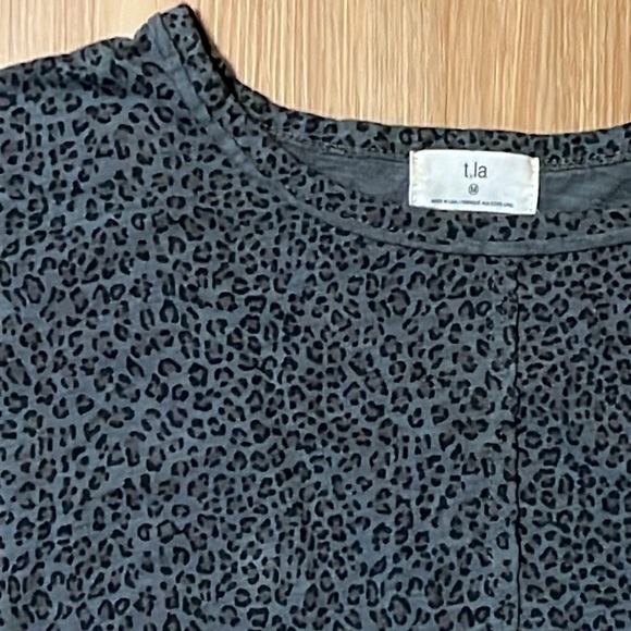 Anthropologie T.La Leopard/Cheetah print Top - Picture 2 of 2
